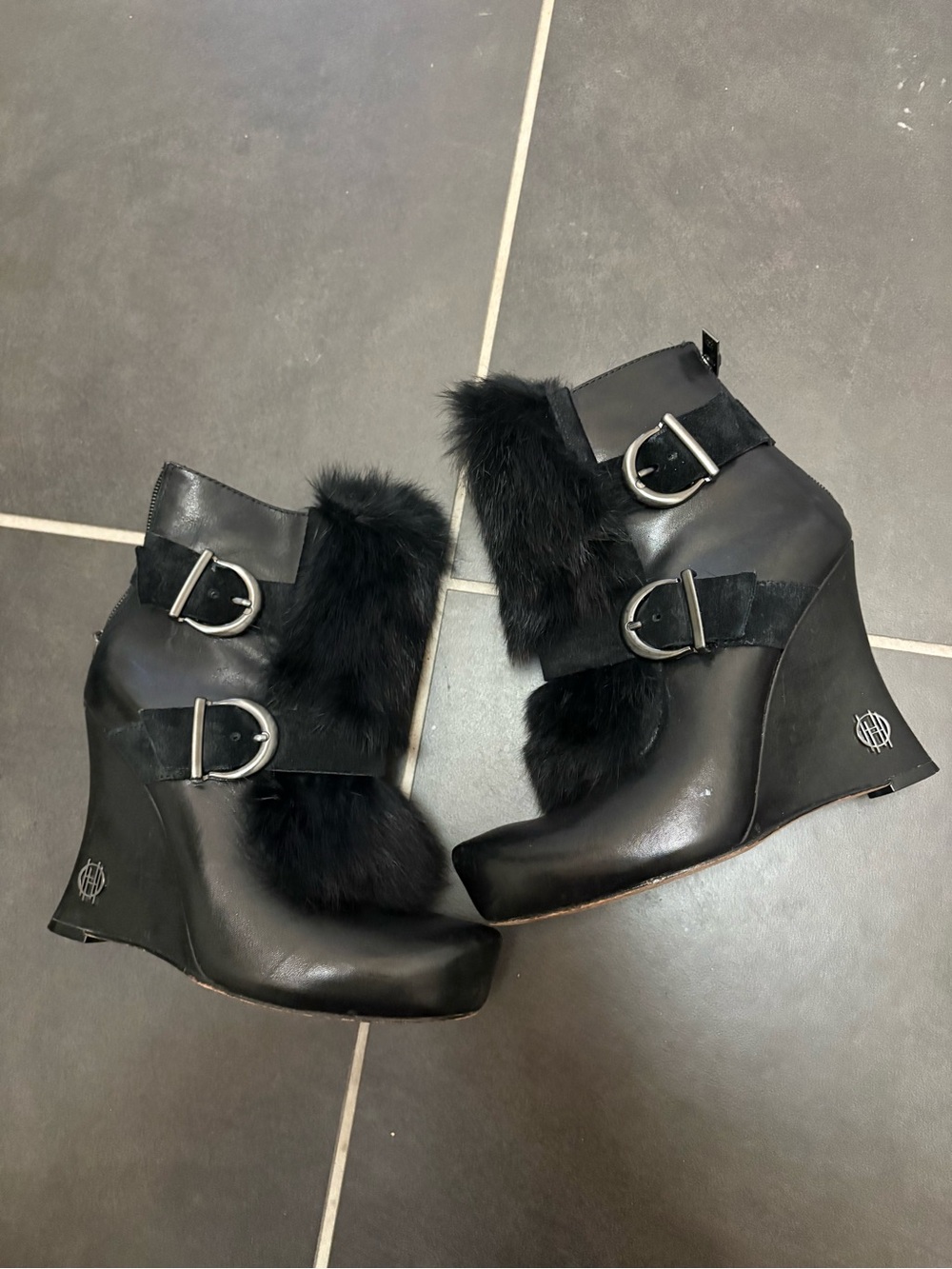 Y2K house of Harlow rabbit fur wedge boots